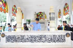 Sultan Sharafuddin ziarah Makam Diraja Klang