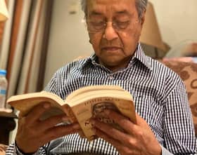 Perintah kawalan: Aktifkan minda, Tun M ajak rakyat membaca