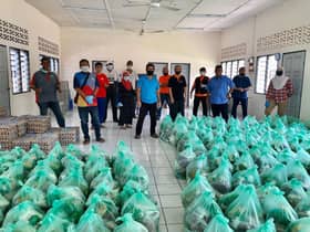 MB sumbang makanan, topeng muka kepada 10,000 individu