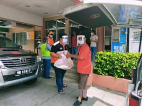 Wakil rakyat sumbang 72 pek makanan kepada penduduk Sungai Ramal