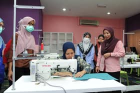 MPSJ jahit hampir 2,000 pelindung kepala, bantu petugas hadapan