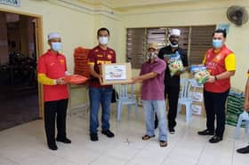 LZS santuni 300 asnaf terkesan pada Ramadan