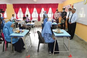 Agong tinjau pelaksanaan SOP, sesi belajar di SMK Danau Kota