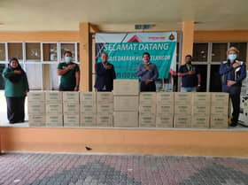 MDHS terima 30,000 sarung tangan untuk petugas hadapan
