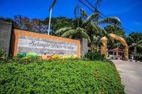 50 usahawan Selangor Fruits Valley terima bantuan baja, jentera