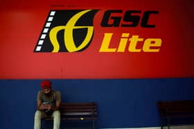 KKMM, Finas pantau pematuhan SOP pawagam, kekang Covid-19