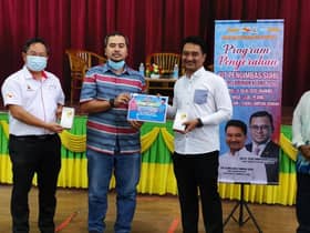 Wakil rakyat sumbang 74 alat pengimbas suhu badan kepada sekolah