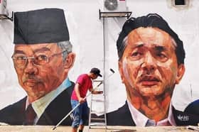 Mural Agong, 'jeneral perang' Covid-19 warnai belakang gerai mamak