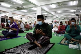 Saudi tells umrah pilgrims to wear face masks amid rise in new Covid-19 variant cases