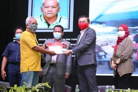 助非法小贩暂度疫情难关  巴生市会发500临时执照