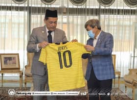 Sultan of Selangor grants audience to FAM president