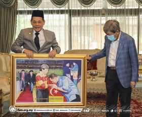 Sultan Selangor, presiden FAM bincang isu bola sepak negara
