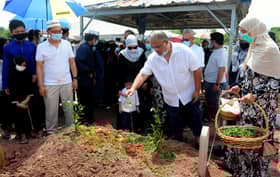 Former Terengganu MB Tan Sri Wan Mokhtar buried safely in Section 21 Shah Alam
