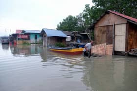 High tide: Areas in Klang, Sabak Bernam experience overflow