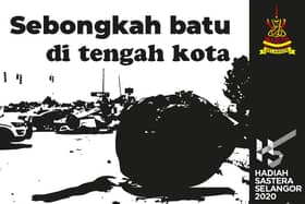 Sebongkah batu di tengah kota