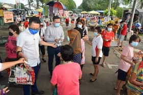 EXCO puas hati pengunjung pasar pagi patuh SOP, galak guna e-dompet