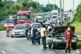 Fenomena air pasang: Kali pertama melimpah masuk rumah sejak 20 tahun