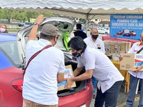 ADN Kota Anggerik serah bantuan makanan kepada pemandu teksi