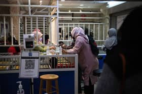 Berasak-asak beli emas, 23 individu dikompaun