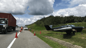 Pesawat ringan mendarat cemas di Plus, juruterbang stabil