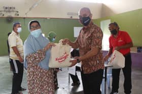 ADN: Serah bantuan makanan untuk mangsa banjir Hulu Langat