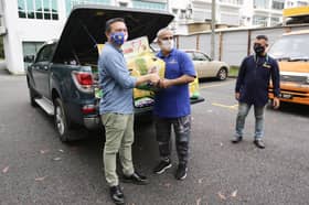 Terjejas Covid-19, DUN Kinrara salur bekalan makanan