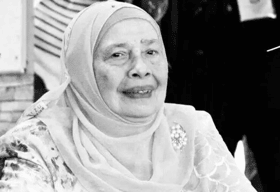 Family, friends pay last respects to late Tun Rahah