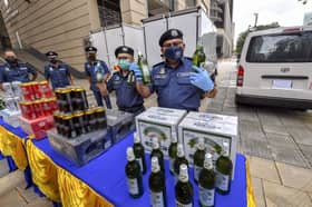 Kastam bongkar stor simpan minuman keras seludup di Balakong