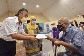 TNB bantu pendayung sampan kelip-kelip terjejas Covid-19