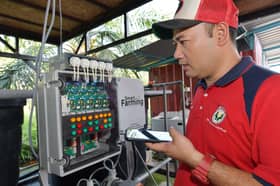 Urus operasi ladang pertanian guna teknologi digital