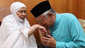 Tun Rahah meninggal dunia pada usia 87 tahun