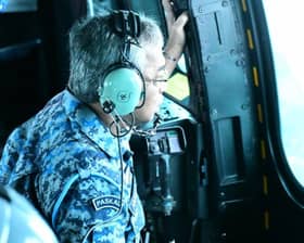 Agong tinjau situasi banjir, lawat mangsa guna helikopter