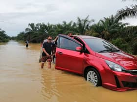 Flood victims at relief centres need to be screened, practise physical distancing