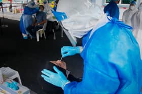 Covid-19: Saringan ke atas warga asing guna aturan ketat