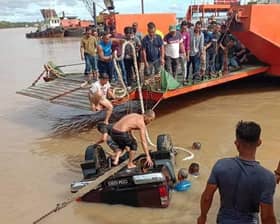 Bayi antara sembilan maut pacuan empat roda terhumban dalam sungai