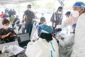 Saringan bersasar pekerja industri diteruskan, kawal penularan di kilang