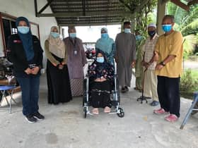 ADN Batu Tiga serah kerusi roda, bantu penduduk kurang upaya