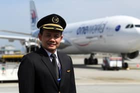 Satu jam penuh debaran bawa vaksin Covid-19 - juruterbang