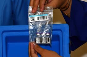 Vaksin untuk migran penting kekang wabak Covid-19