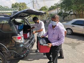 Penduduk DUN Kota Kemuning terima sumbangan makanan depani PKP