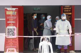 100 peserta beratur seawal 8 pagi untuk jalani saringan percuma