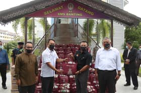 MB tinjau bilik gerakan SM Sains Banting, salur bantuan barangan asas