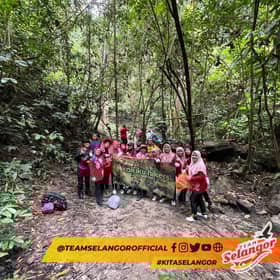 Team Selangor, sukarelawan kutip sampah di laluan air terjun Kemensah