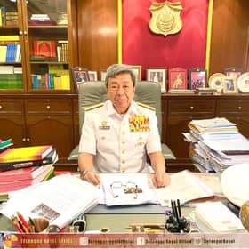 Sultan mahu tentera laut terus berperanan sebagai barisan hadapan