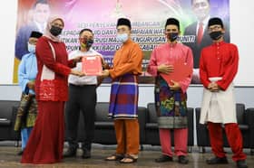 Enam wanita terima watikah pelantikan ketua kampung