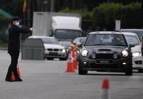 Dua orang boleh keluar rumah, tidak boleh lebih 10km