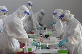 Wanita sarat mengandung gagahkan diri jalani saringan Covid-19