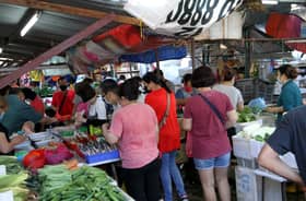 王诗棋携梳邦市厅商对策　拟沙登新旧巴刹泊车方案