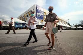 Warga emas tiada telefon pintar berjaya daftar suntikan vaksin