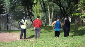 MBSA kompaun sembilan individu berjoging di taman awam
